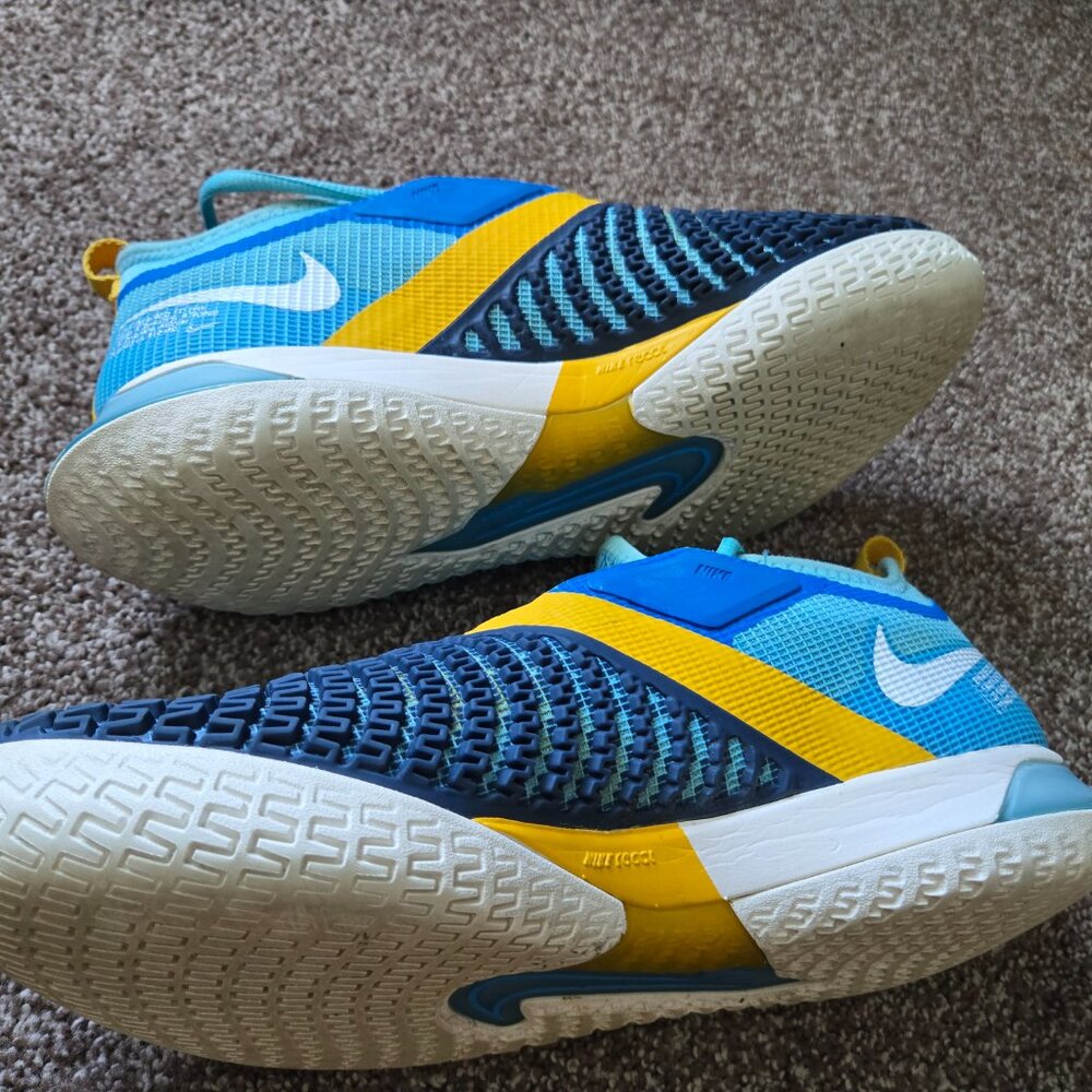 Nike - Picture 2 of 9